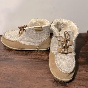 Minnetonka Moccasin Fur Lined Booties